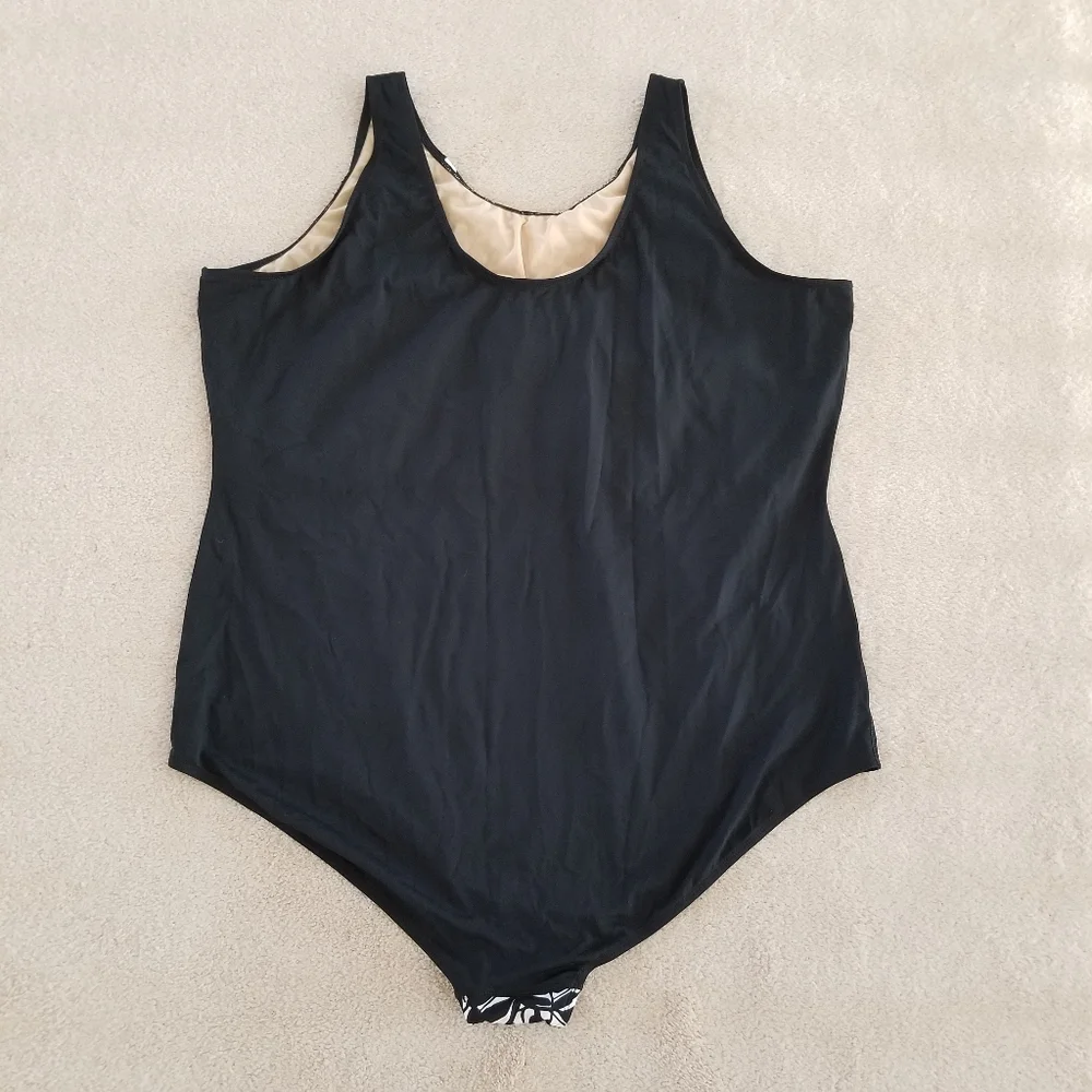 NWT Juno Active Black And White One Piece Leaf Print Swimsuit Size 6XL (38/40)